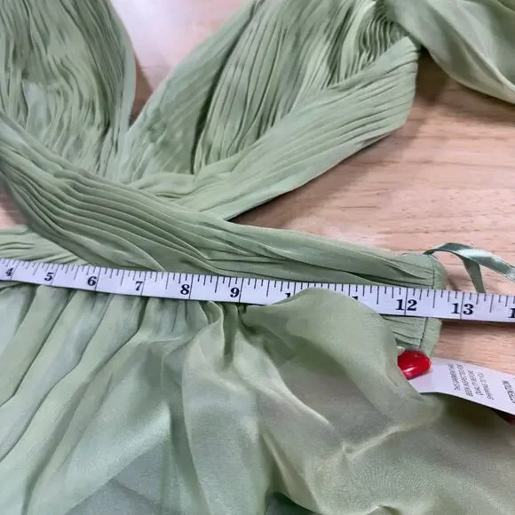 Mac Duggal NWT Sage Green Pleated Cut Out Long Sleeve Lace Up Tiered Gown Size 2 - Picture 8 of 9